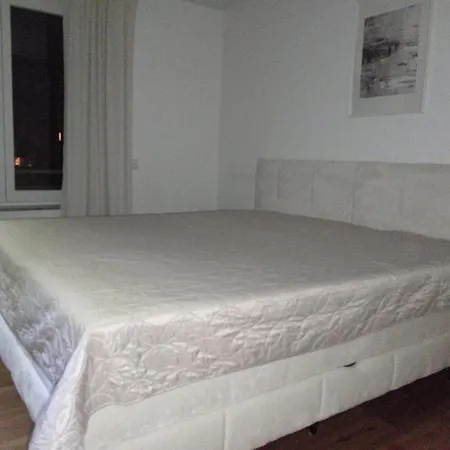 Gemuetliches Zimmer- Zu Beachten Katze Wohnt In Der !! Nur Fuer Frauen ! Séjour chez l'habitant