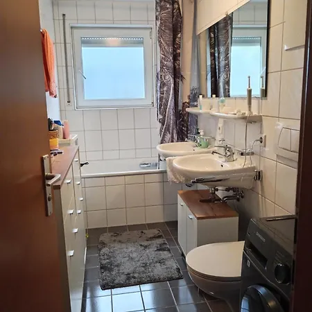 Gemuetliches Zimmer- Zu Beachten Katze Wohnt In Der !! Nur Fuer Frauen ! Séjour chez l'habitant *